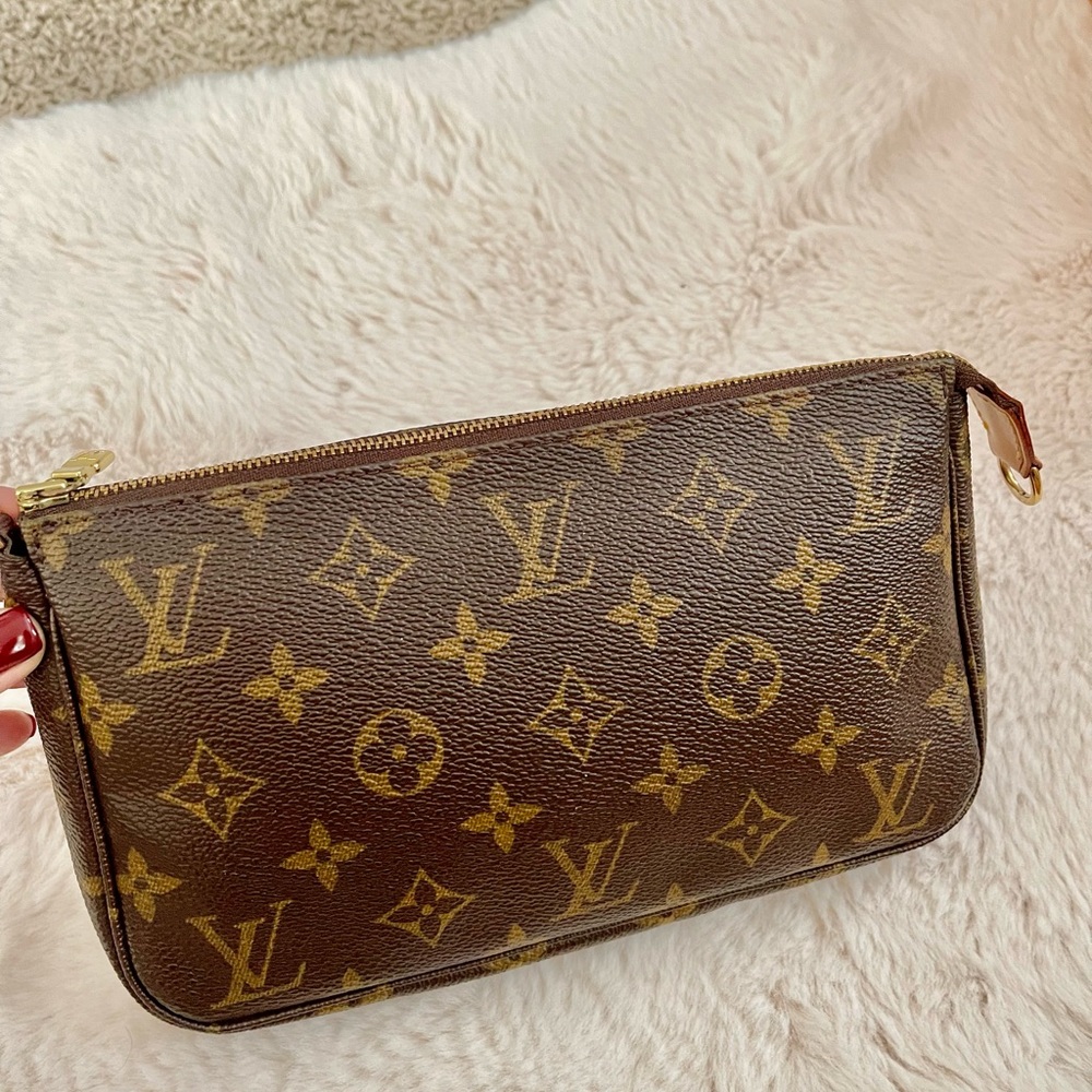 Authentic Louis Vuitton Pochette Accessories 💕